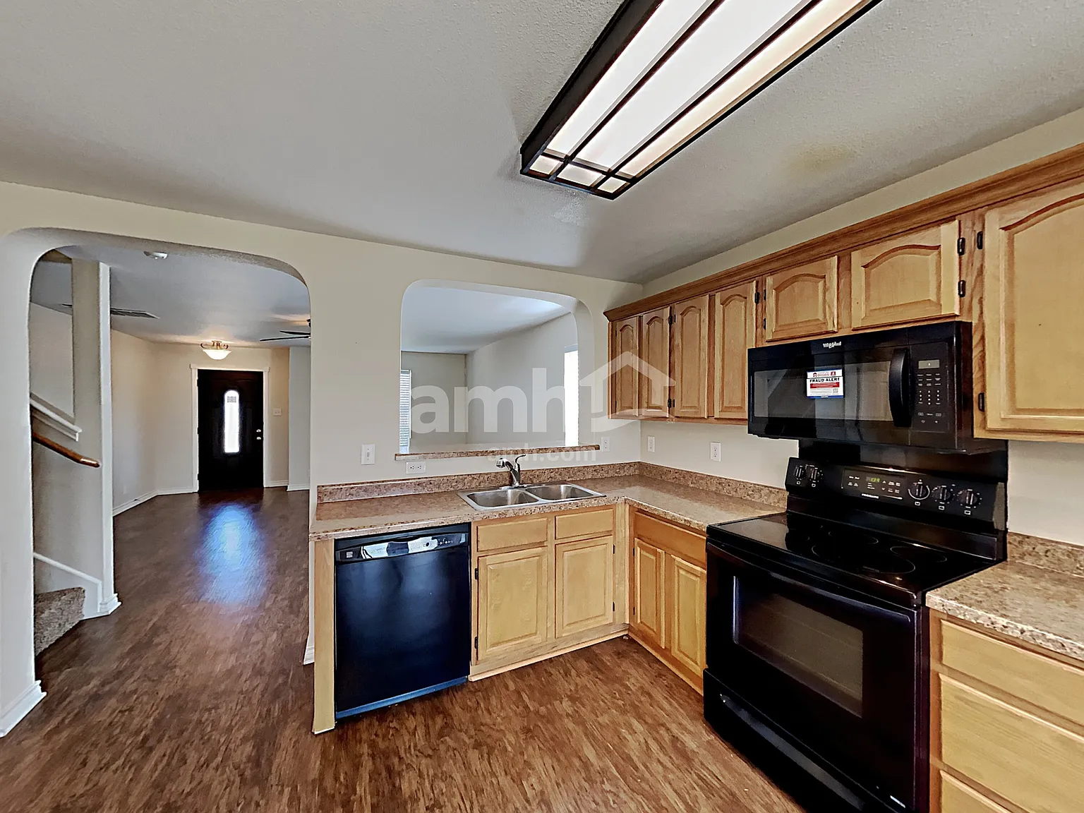 4 bed, 3.0 bath, 1948 sqft, $1,795 — Photo 3