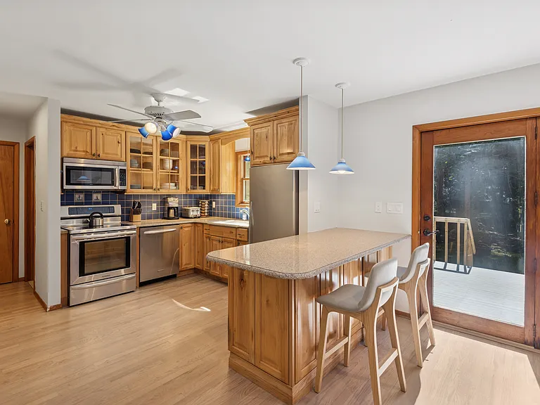 151 Kings Point Rd — Photo 9