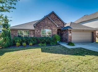 10309 Sixpence Ln, Fort Worth, TX 76108