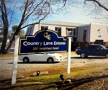 300 Smithfield Rd APT 5-28, North Providence, RI, 02904