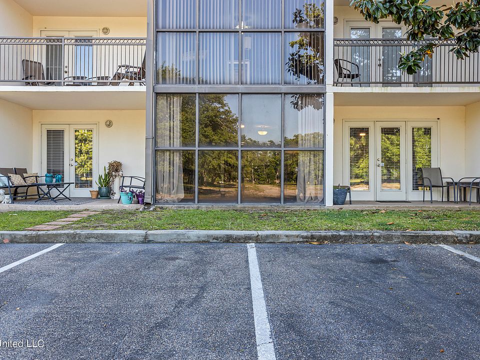 2nd image of 2046 Beach Blvd APT C107