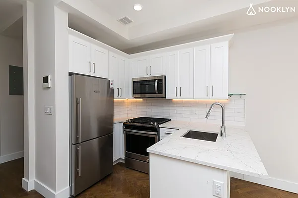 Rented by Nooklyn NYC LLC | media 11