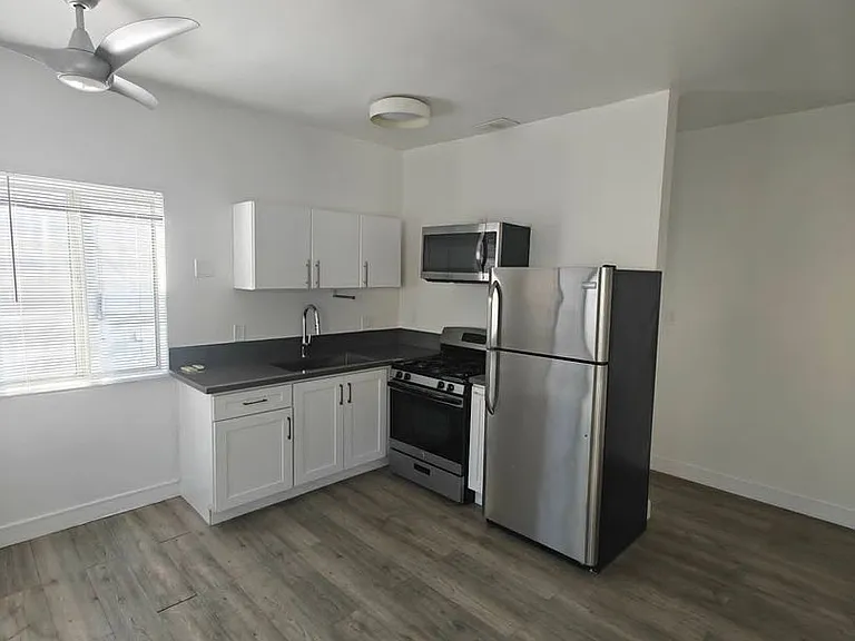 1439 N Curson Ave — Photo 23