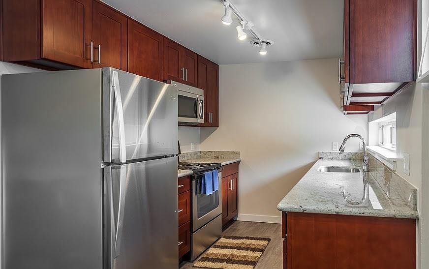 1st image of 3903 NE 45th St #304