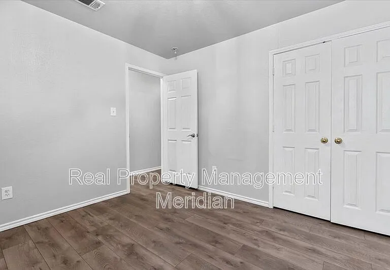1920 Saint Louis Ave — Photo 17