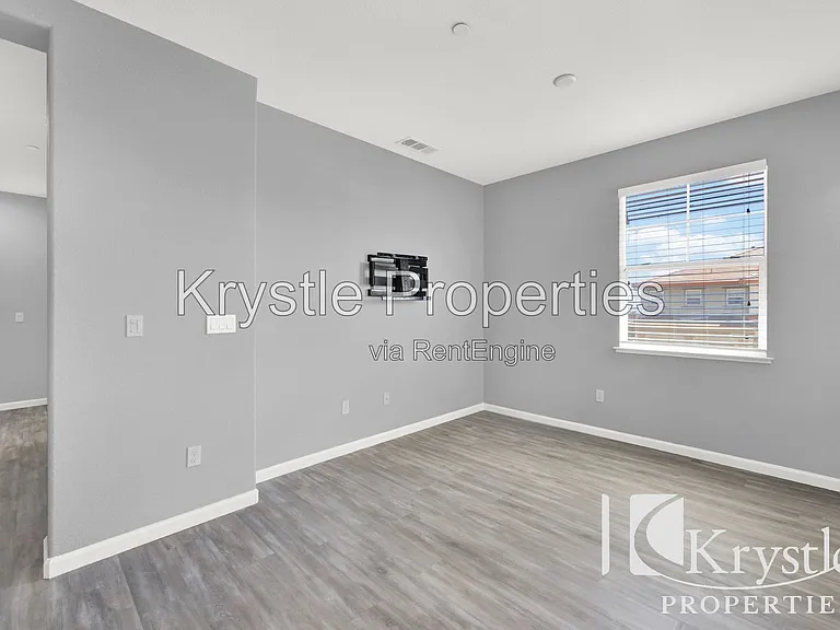 1649 Roma Dr — Photo 17