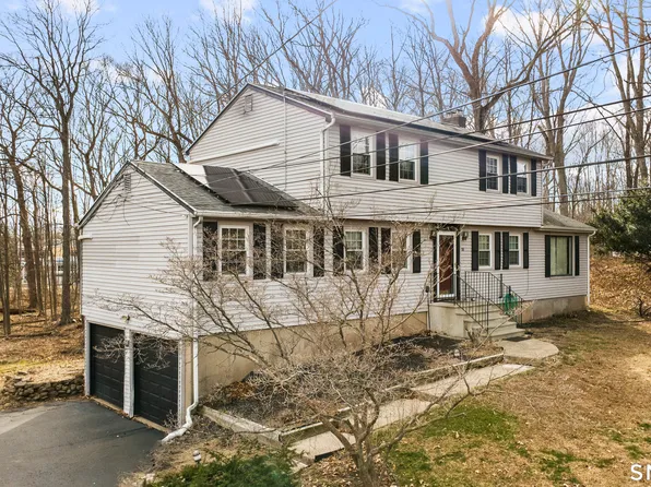 31 Coach Drive, North Haven, CT 06473