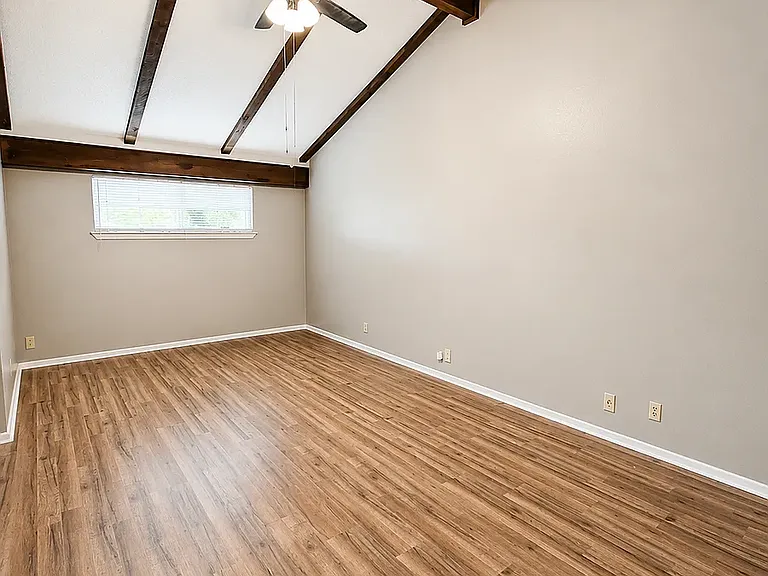 8603 Leyland — Photo 5