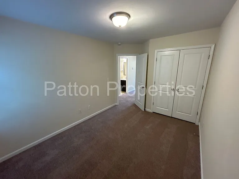 213 Favorite Ct — Photo 12