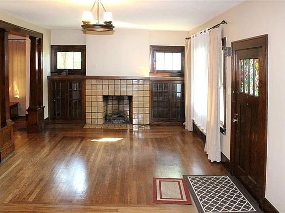 Fire place with gas logs and charming built ins