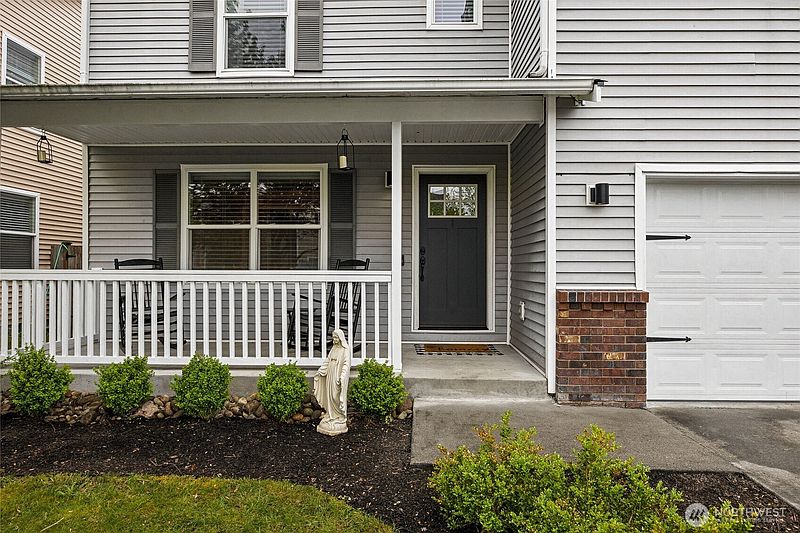 4th image of 19506 104th Avenue E