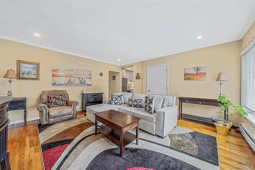 Milligan Ln, West Islip — Photo 2