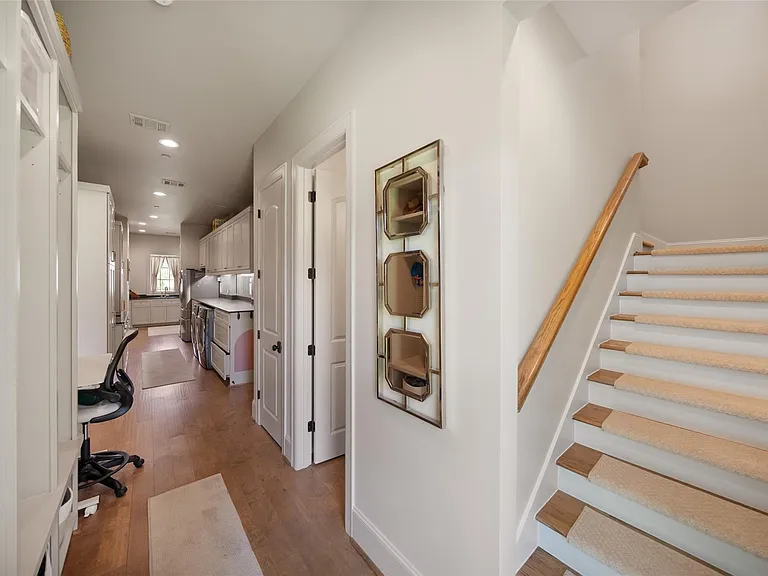1110 Lone Star Dr — Photo 28
