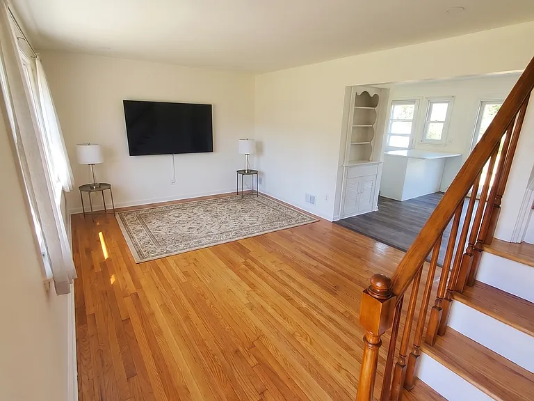 585 Mountainview Dr — Photo 7