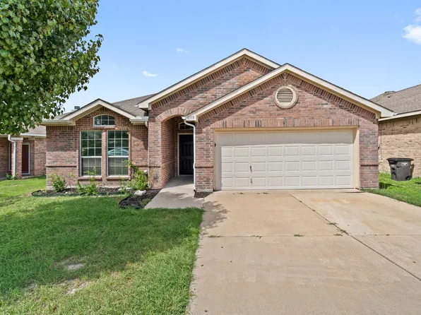 6533 Waterhill Ln, Fort Worth, TX 76179