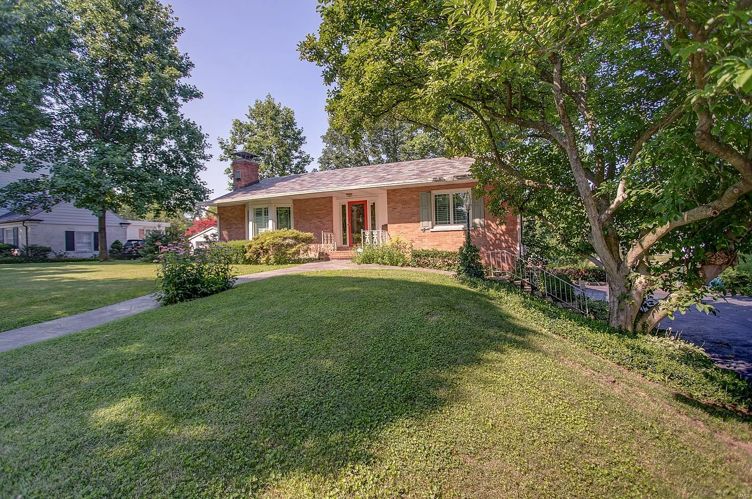 1 Country Club Pl photo 1