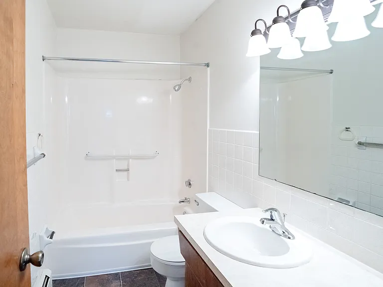 Fargo, ND Martha Alice Apartments | 21B | Bathroom