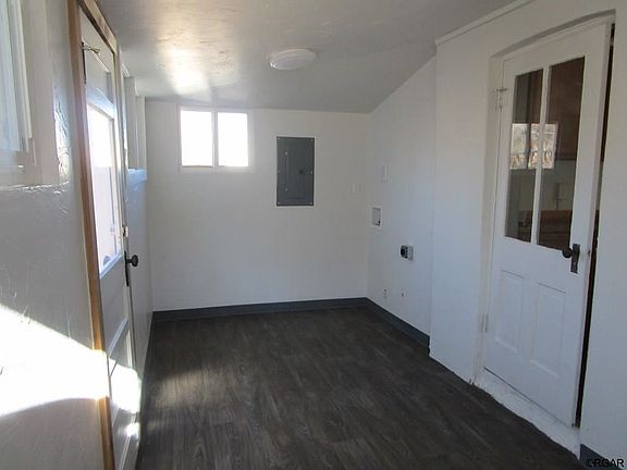 5th image of 119 E New York Ave