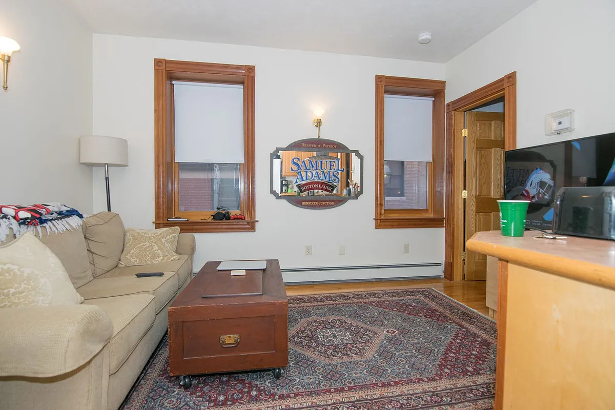 Building Photo - 95 Myrtle St #2