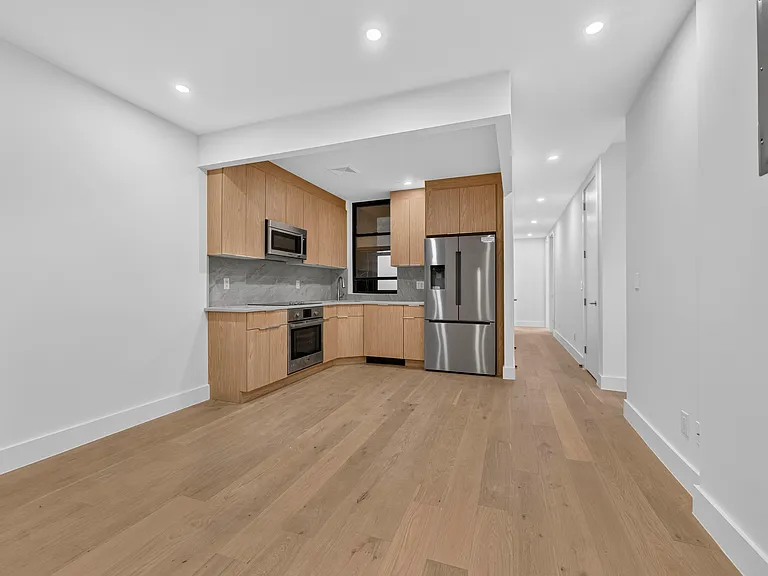 205 8th Ave #2F — Photo 6
