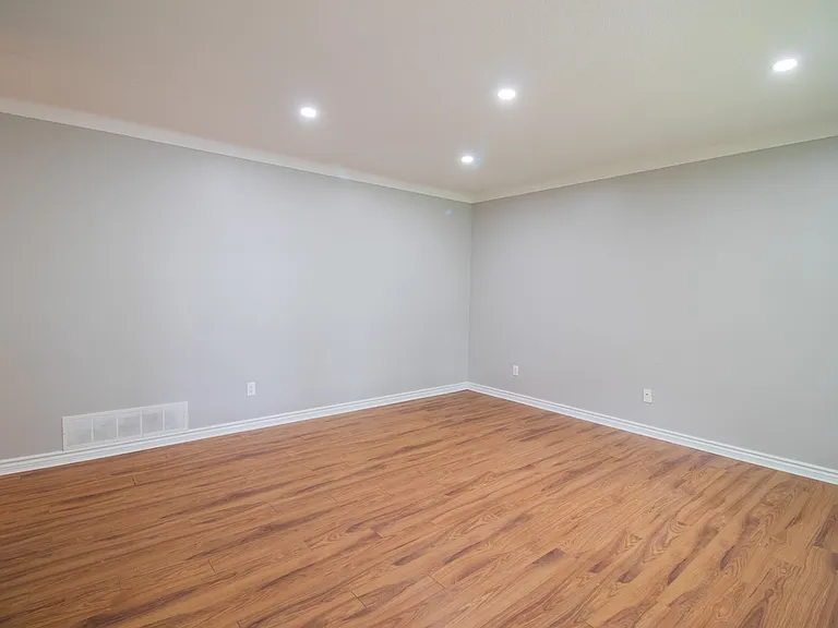 15 Sheridan Dr — Photo 4
