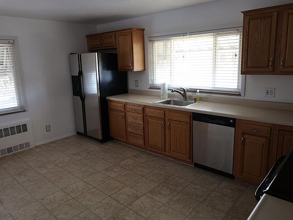 4th image of 104 1/2 N 9th St