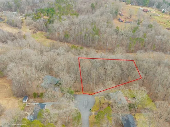 8804 Belhaven Ct, Lewisville, NC 27023