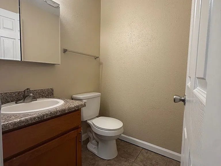 The New Meridian Apartments — Photo 16