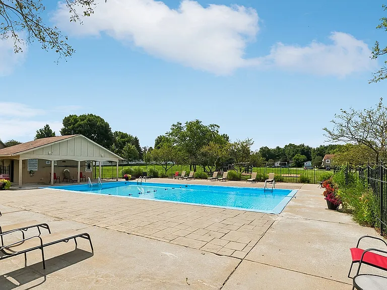 43-web-or-mls-Andover Dr-1007-901