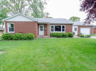 909 S Longview Rd, Monticello, IL 61856