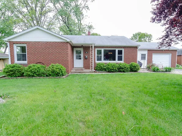 909 S Longview Rd, Monticello, IL 61856