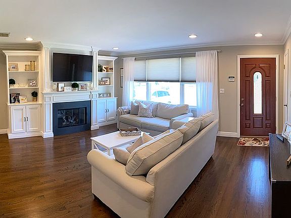 3rd image of 4 Hampton Blvd