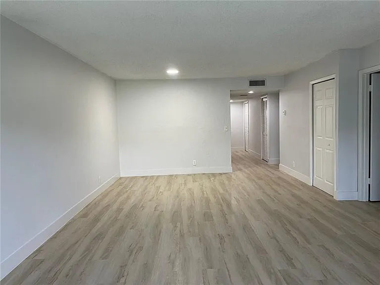 235 Lakeview Dr #102 — Photo 10