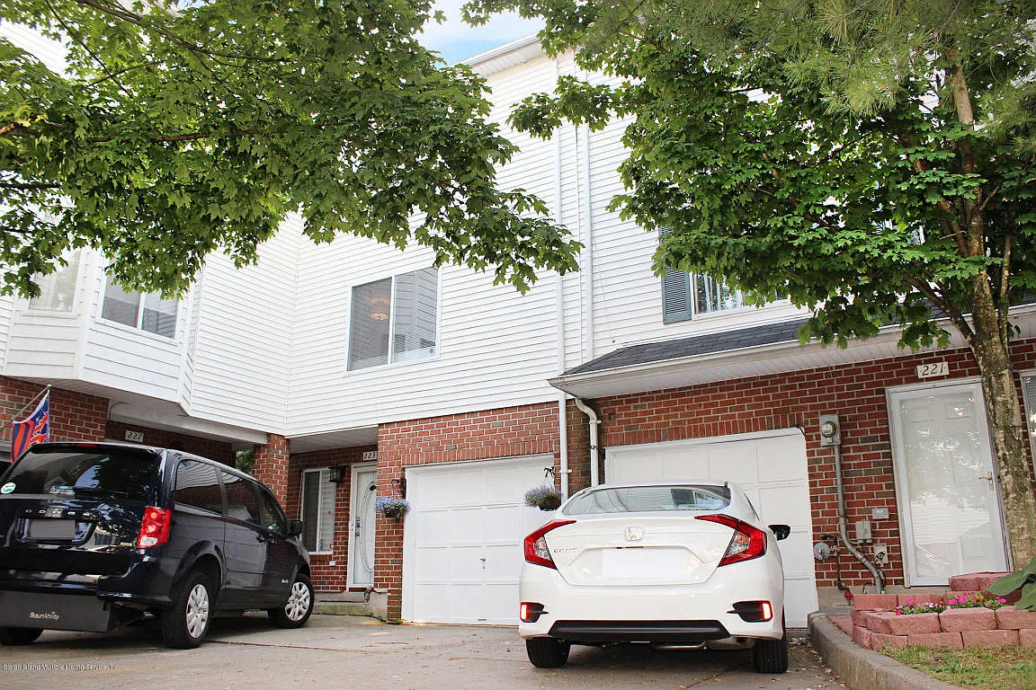 223 Jamie Ln photo 1