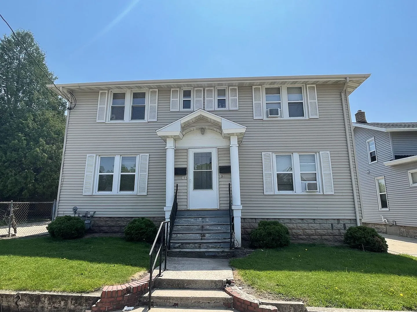Dawes, 306-308 — Photo 2
