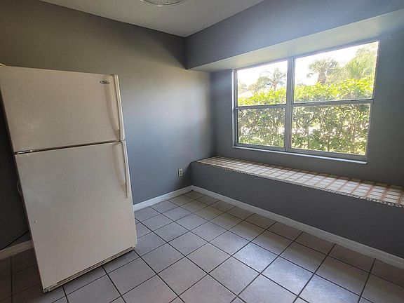 3rd image of 413 Del Monte Rd #A