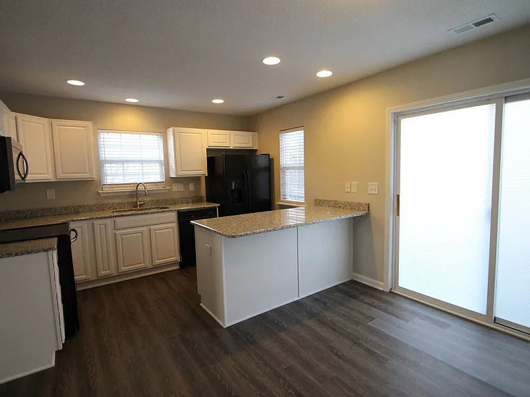 8065 Kennet Ln — Photo 3