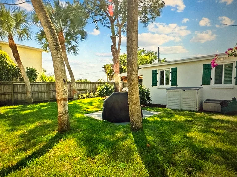 626 NW Poinsettia St — Photo 16