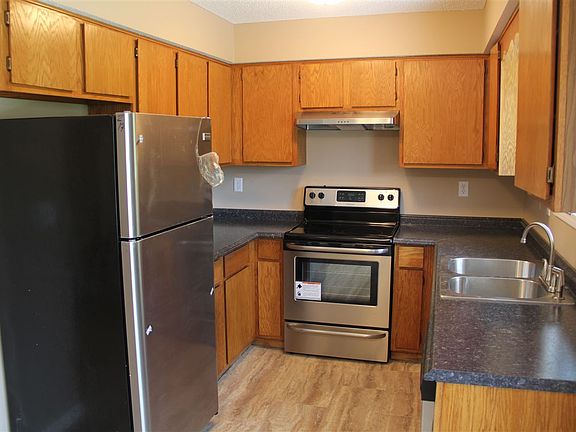 3rd image of 320 Kellogg Ln