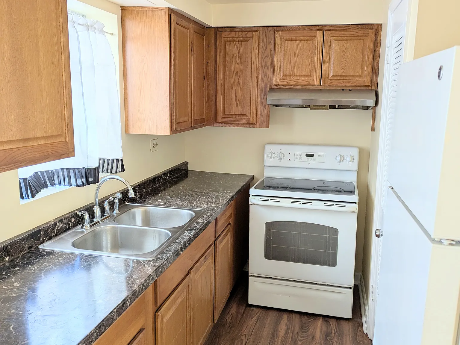 1 bed, 700 sqft, $1,350 — Photo 4