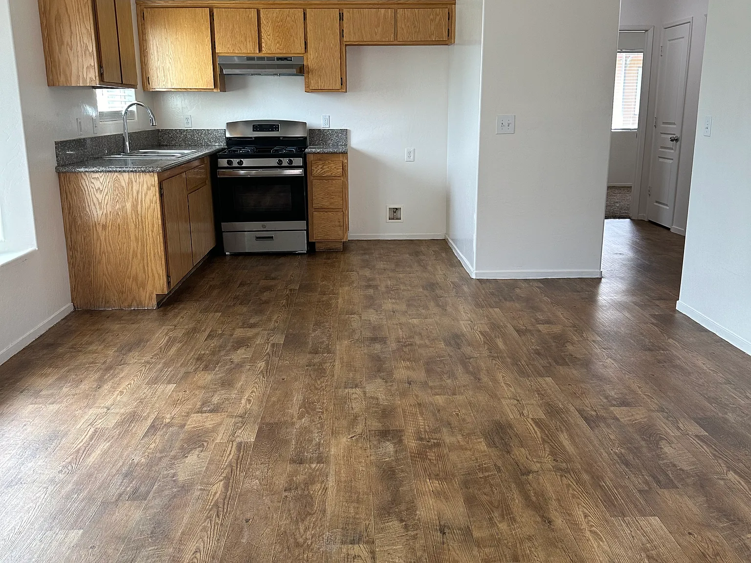 8000 Latham Ct — Photo 2