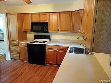 3rd image of 1527 Westbury Dr