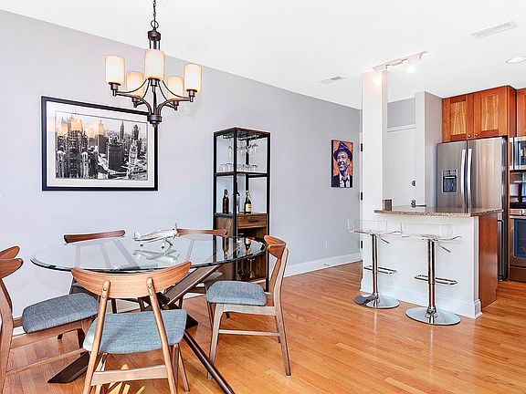 5th image of 2131 N Larrabee St APT 6308