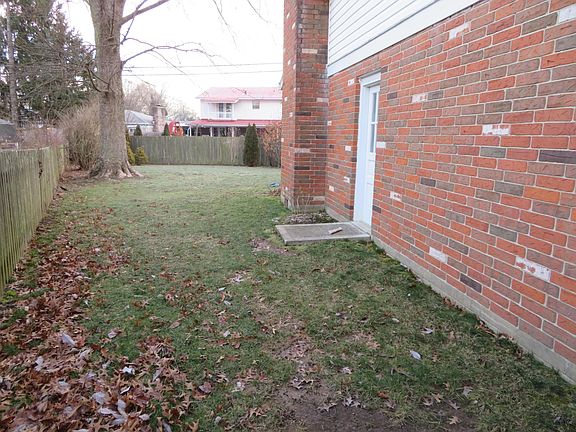 2nd image of 654 Canterbury Ct
