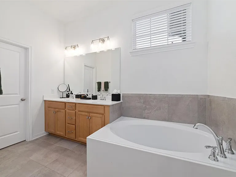 331 E Coralburst Loop — Photo 13