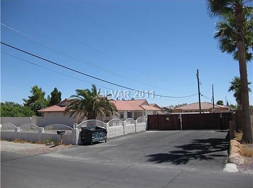 1st image of 6531 W El Campo Grande Ave