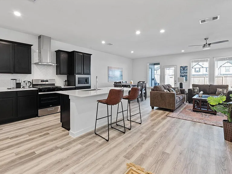 3215 Rainwood Gate Dr — Photo 2