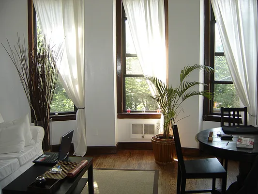 Rented by EM Global Real Estate | media 3