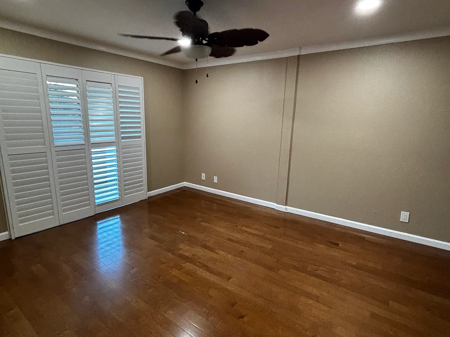 4900 N Grand Ave — Photo 2