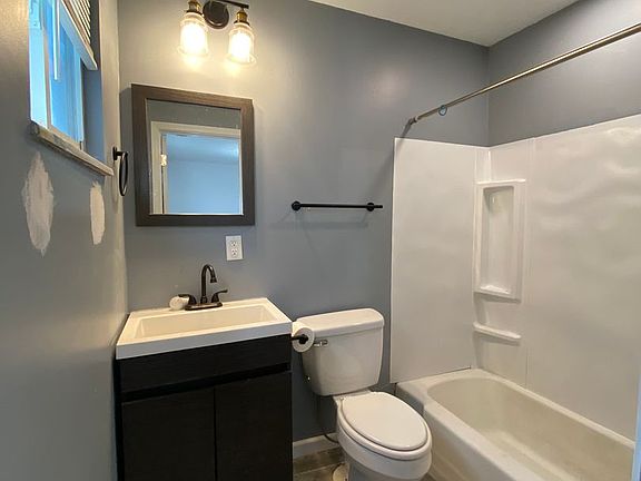 5th image of 913 Mooberry St #D